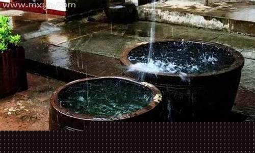 梦见水箱装满水-梦见木箱子装水